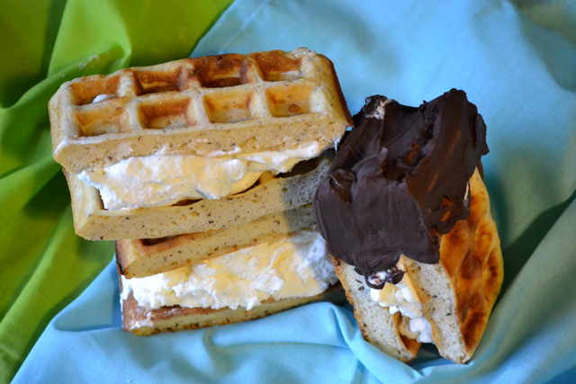 http://iamahoneybee.com/wp-content/uploads/2011/08/waffle-ice-cream-sandwiches.jpg