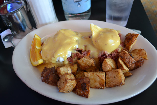 Hash Benedict @ Deluxe Town Diner, Watertown MA - I am a Honey Bee